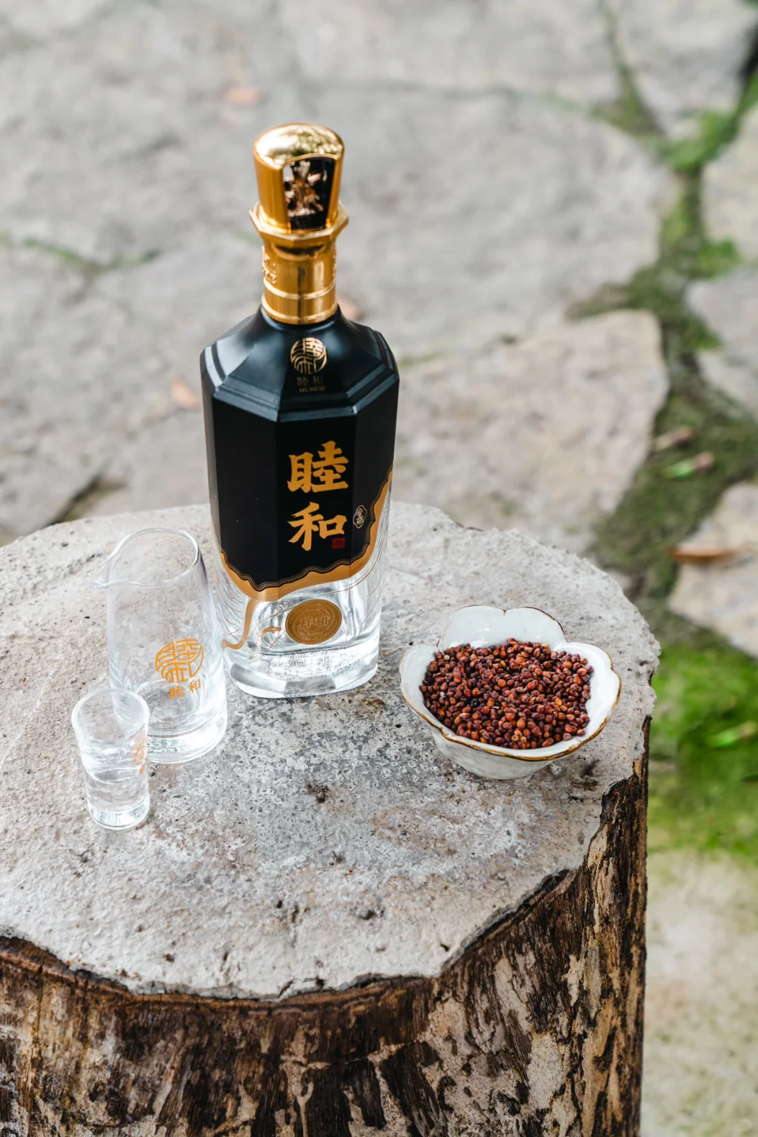 酿酒第一步：粉碎高粱