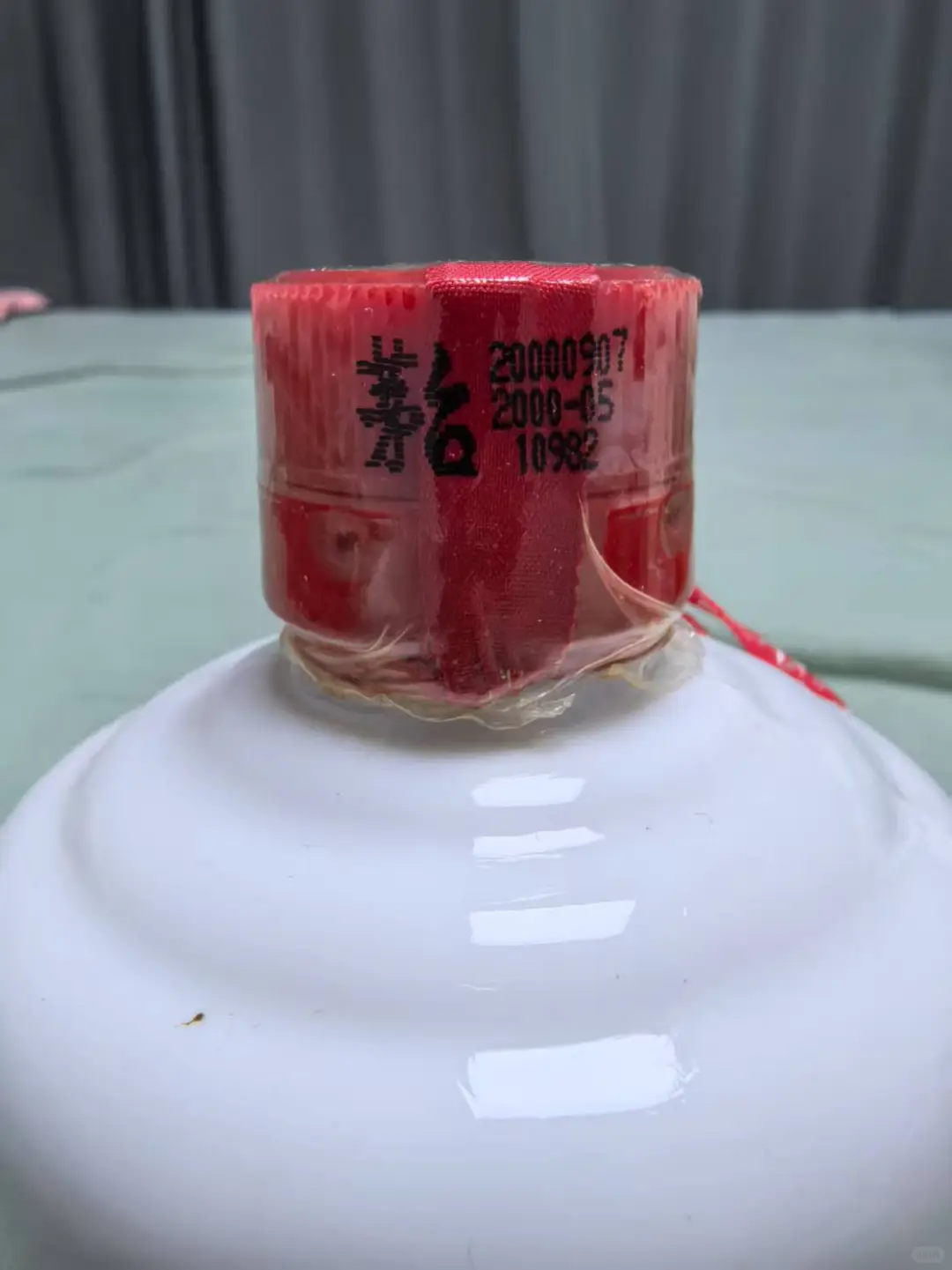 六瓶茅台的正反面，想卖了不知道值什么价格