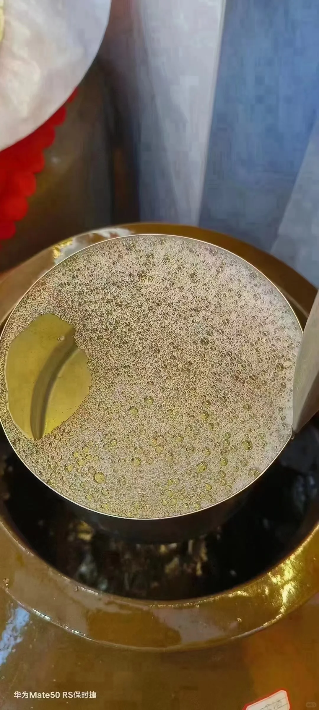 酱香白酒，口感醇厚，香气浓郁，纯粮酿造