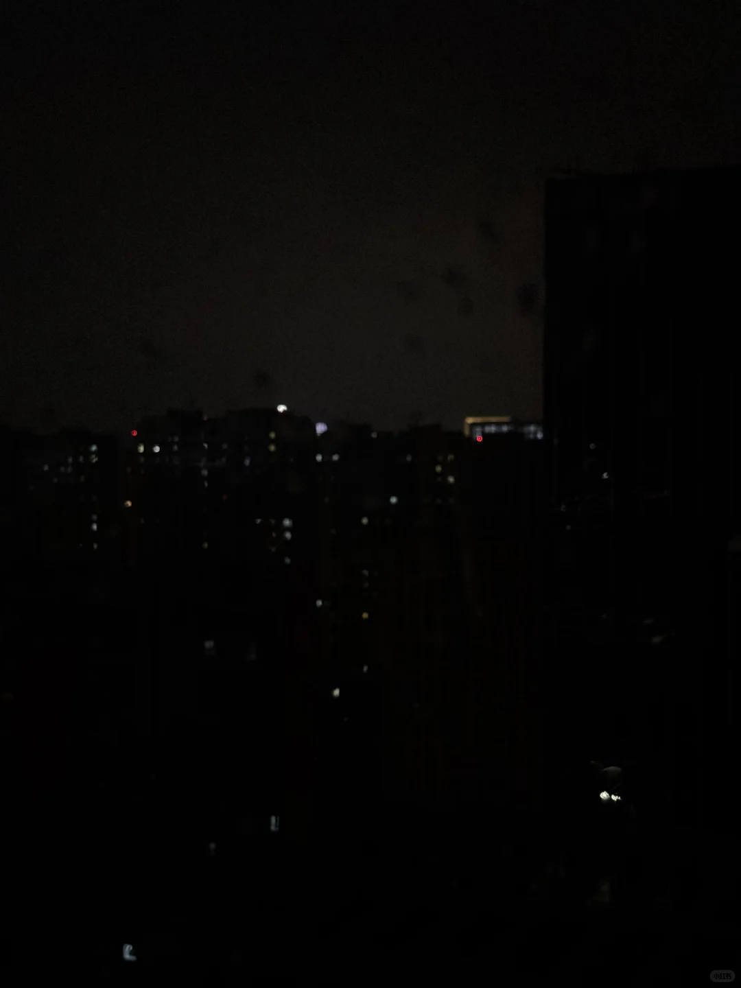 周末、暴雨 、深夜，此刻宜浅醉?