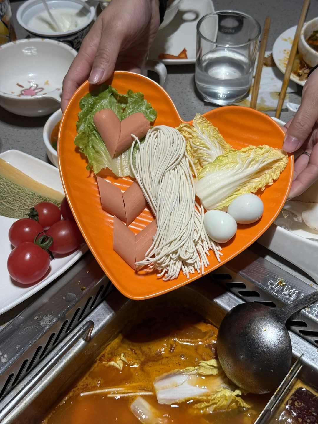 吃海底捞不会惊艳，但是送海之蓝就……