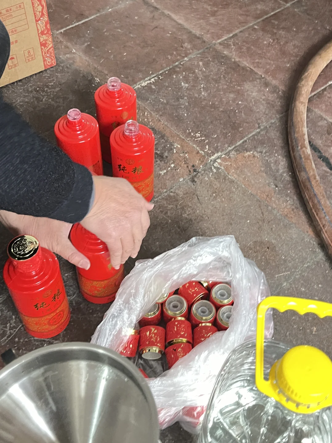 纯粮食高粱酒，入口醇厚，回味悠长！