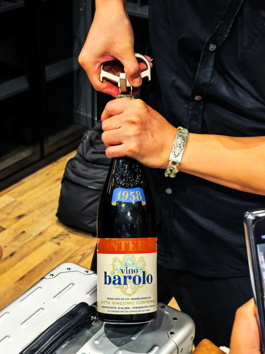 属龙人南京一起喝大龙。