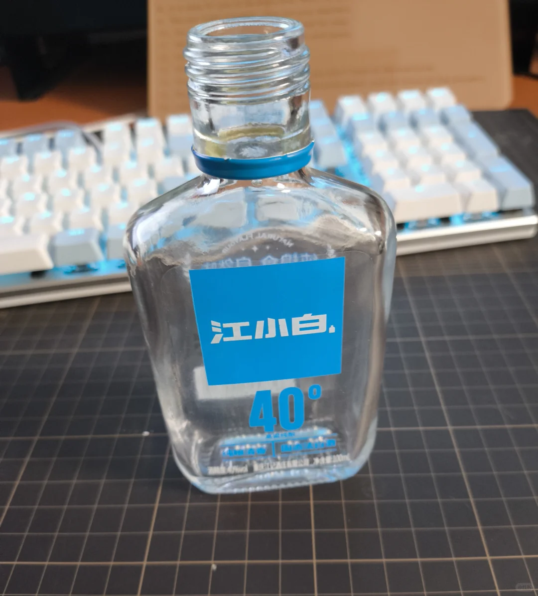 纪念一下第一次喝完100ml白酒