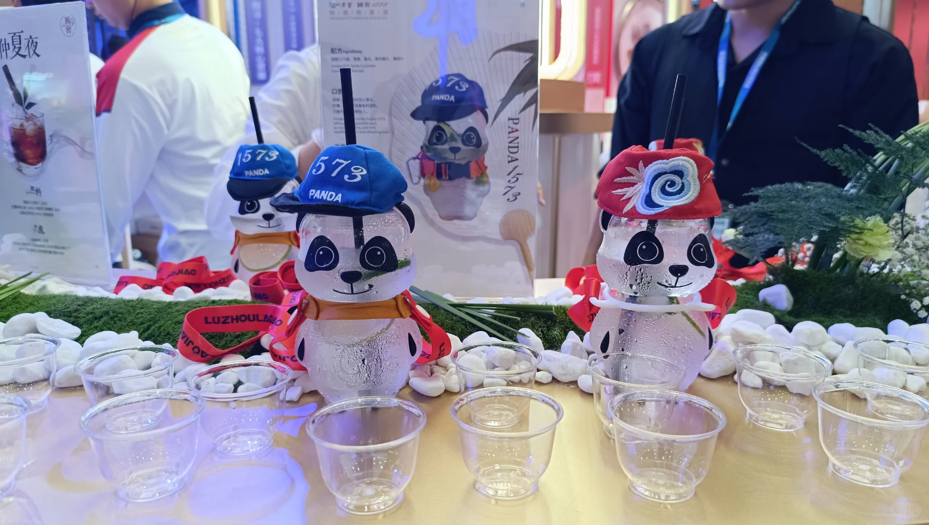 来看酒业博览会了，白酒都可以调鸡尾酒喝