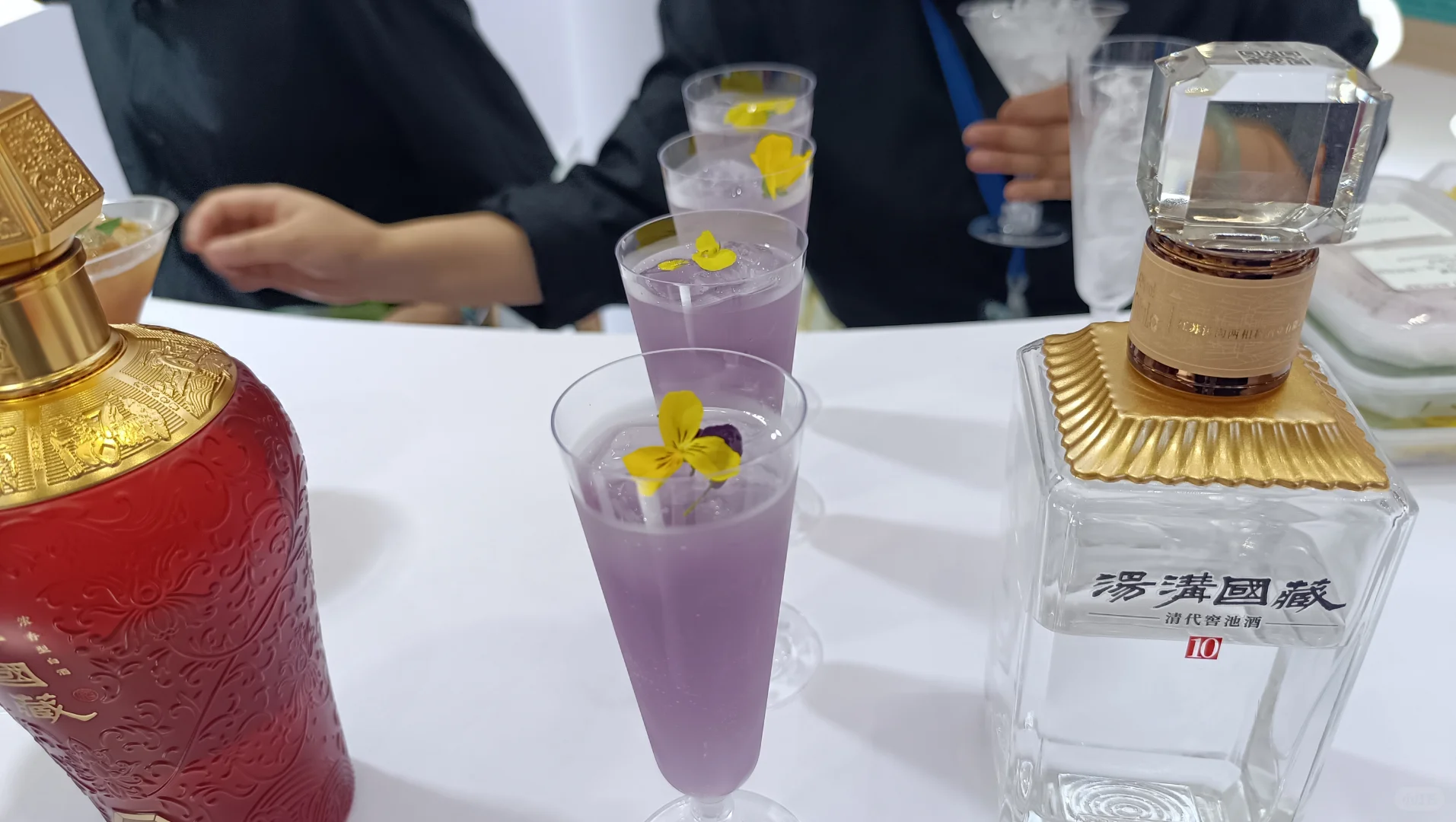 来看酒业博览会了，白酒都可以调鸡尾酒喝
