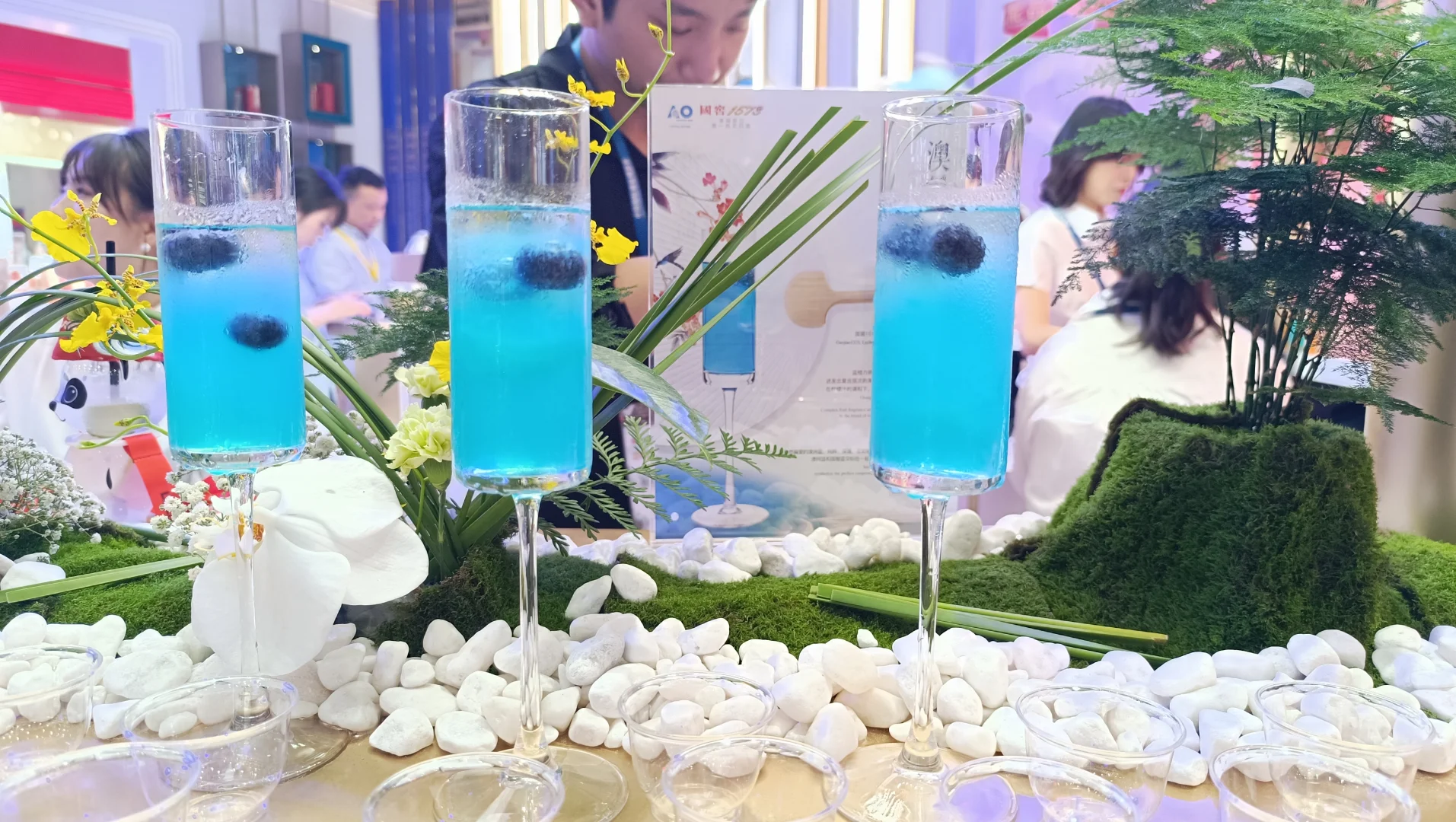 来看酒业博览会了，白酒都可以调鸡尾酒喝