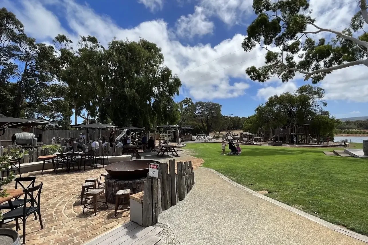 ??｜葡萄酒庄园上的午餐?????