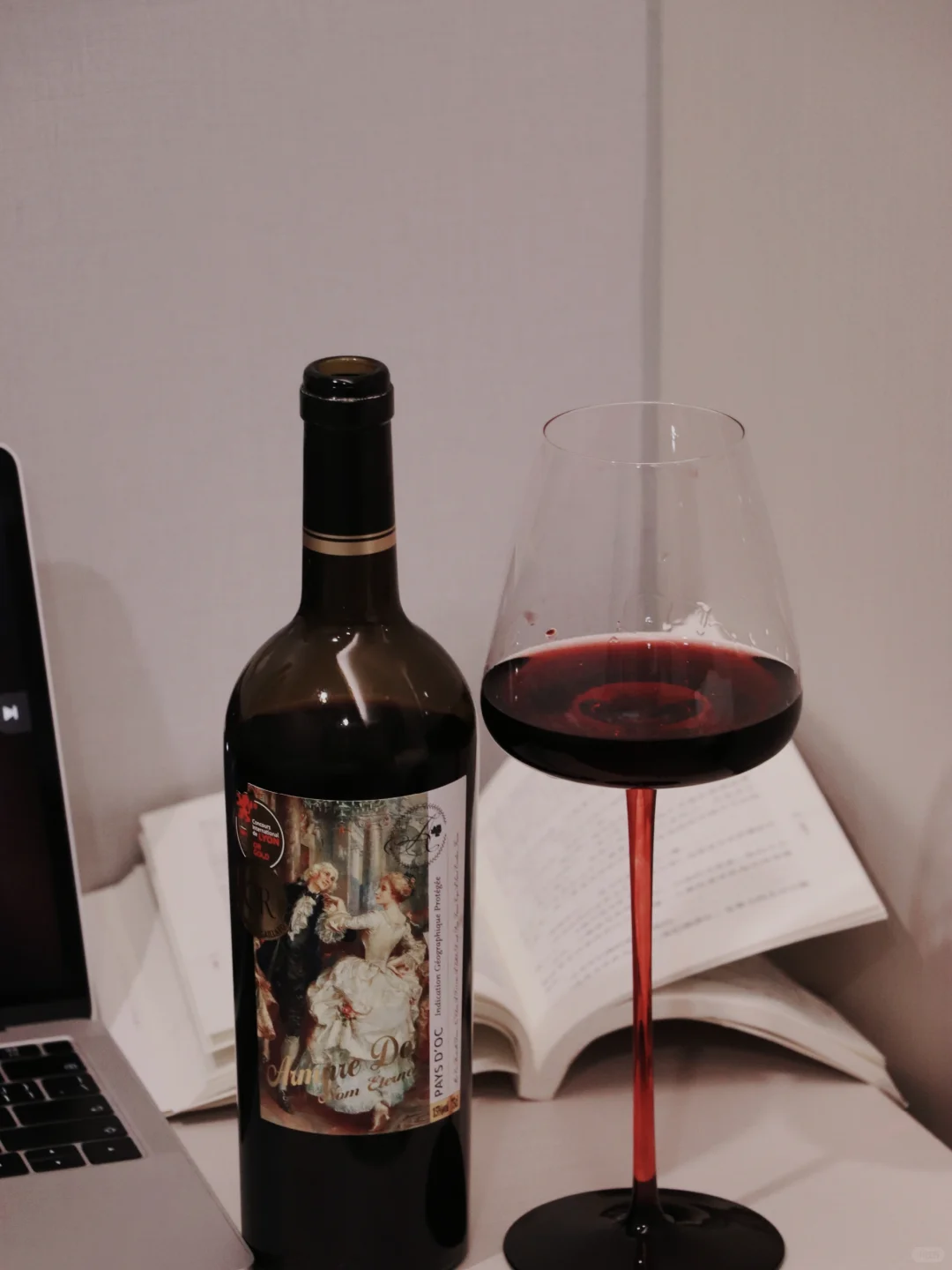 成年人的快乐是一个人微醺的浪漫?