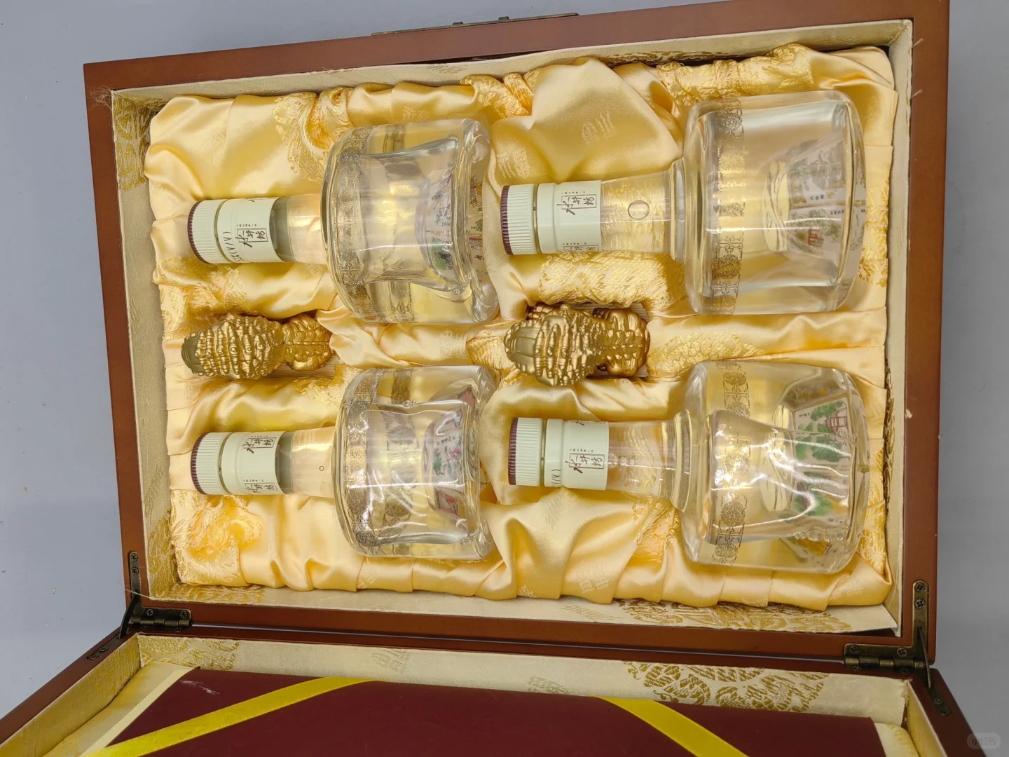 【稀缺产品】2002年水井坊木质礼盒250ml×4?3