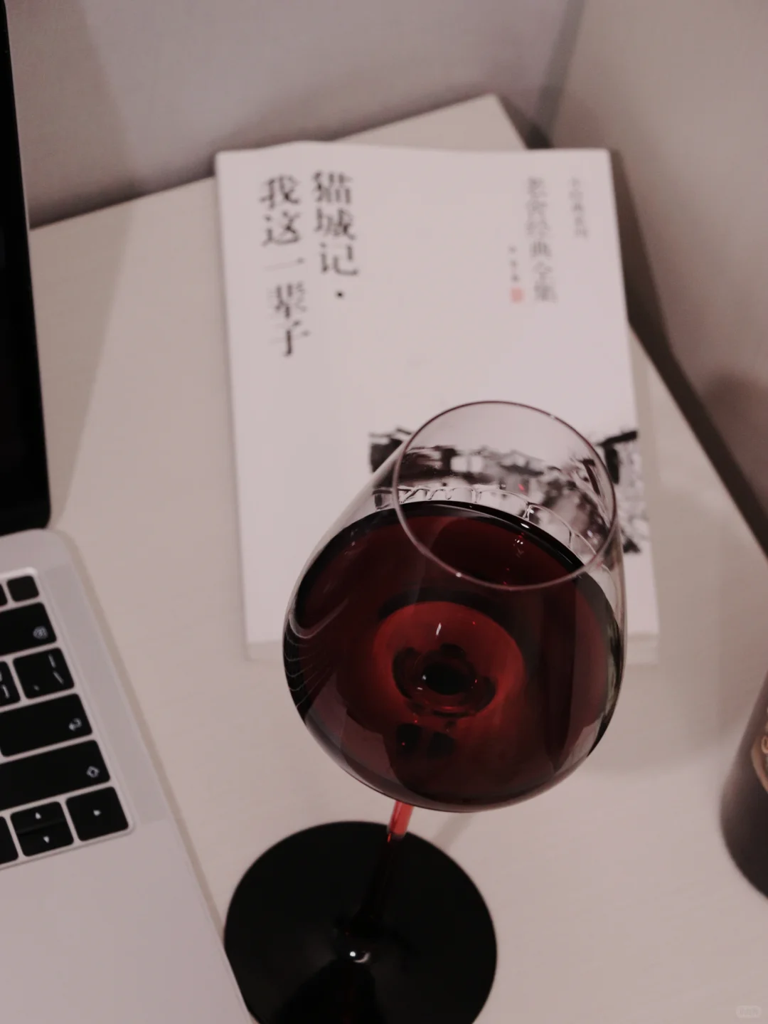 成年人的快乐是一个人微醺的浪漫?