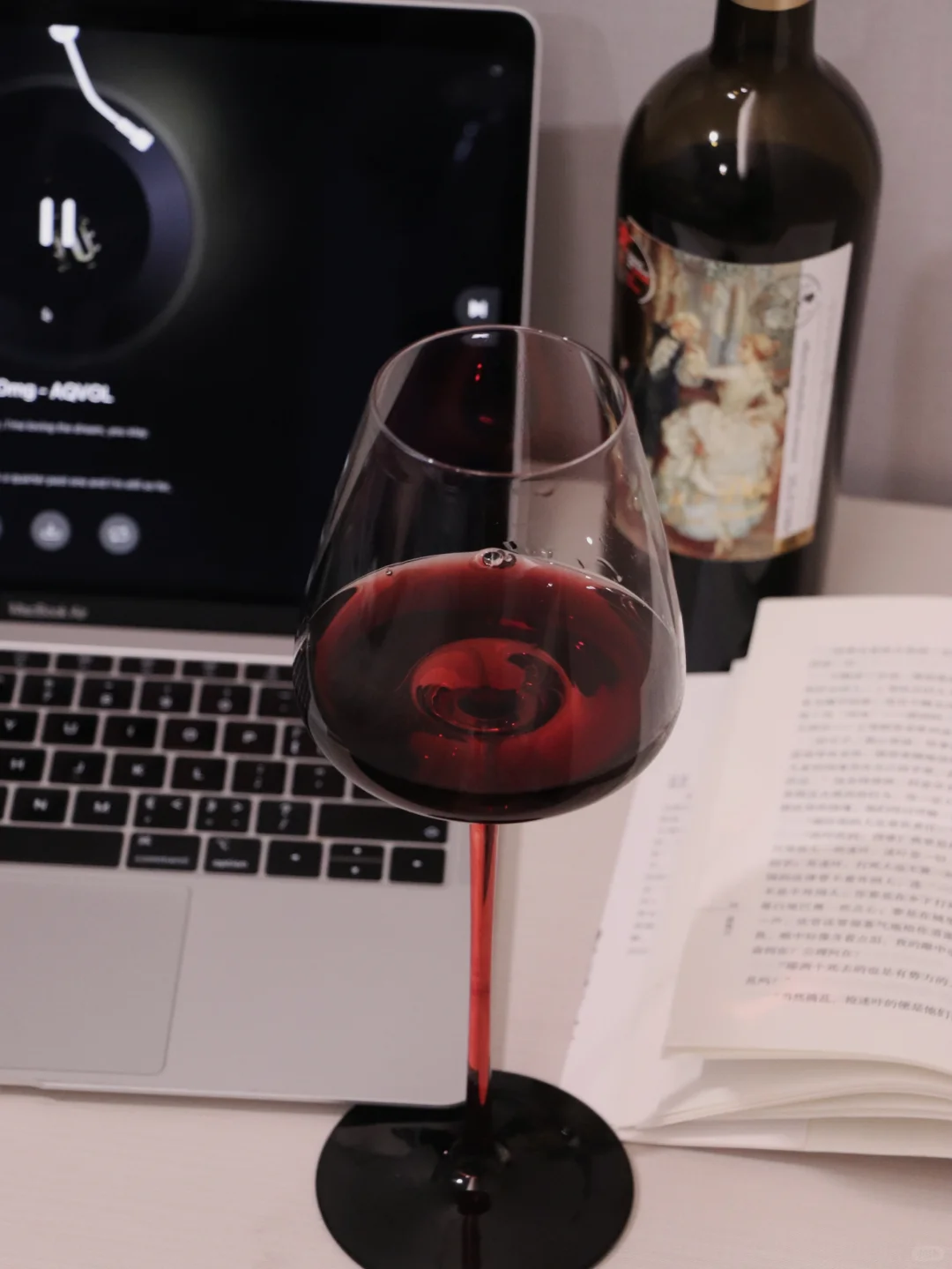 成年人的快乐是一个人微醺的浪漫?