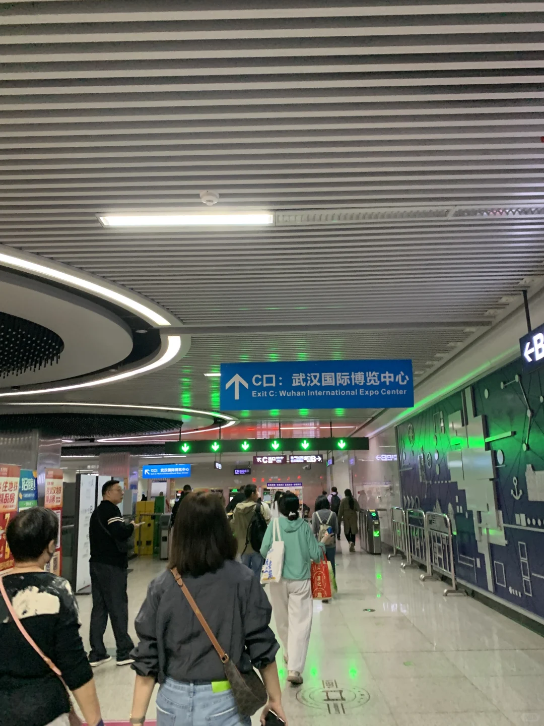 国际酒业博览会，整体感觉蛮高大上的