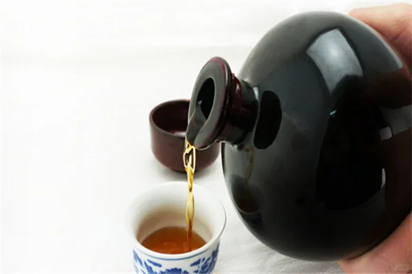 悠久的酿造艺术——白酒文化的源起与传承