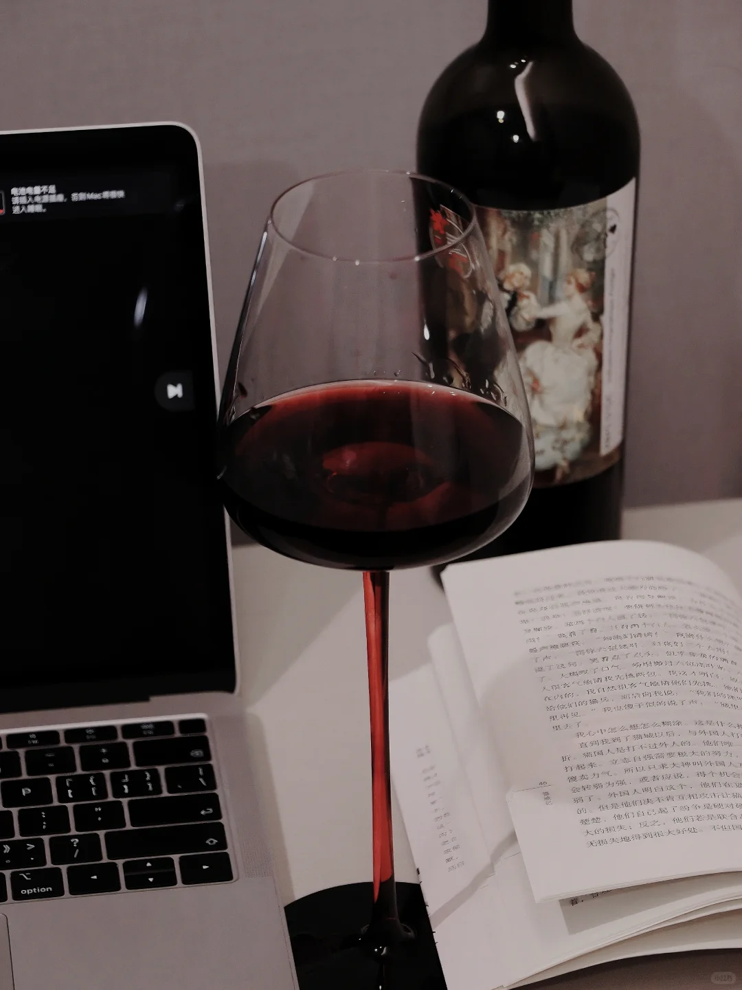 成年人的快乐是一个人微醺的浪漫?