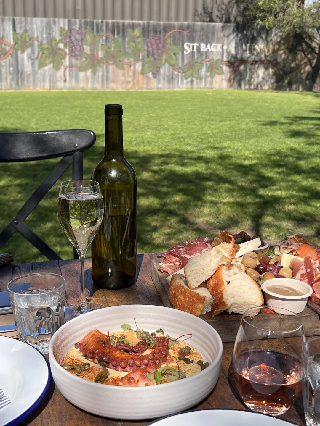 ??｜葡萄酒庄园上的午餐?????