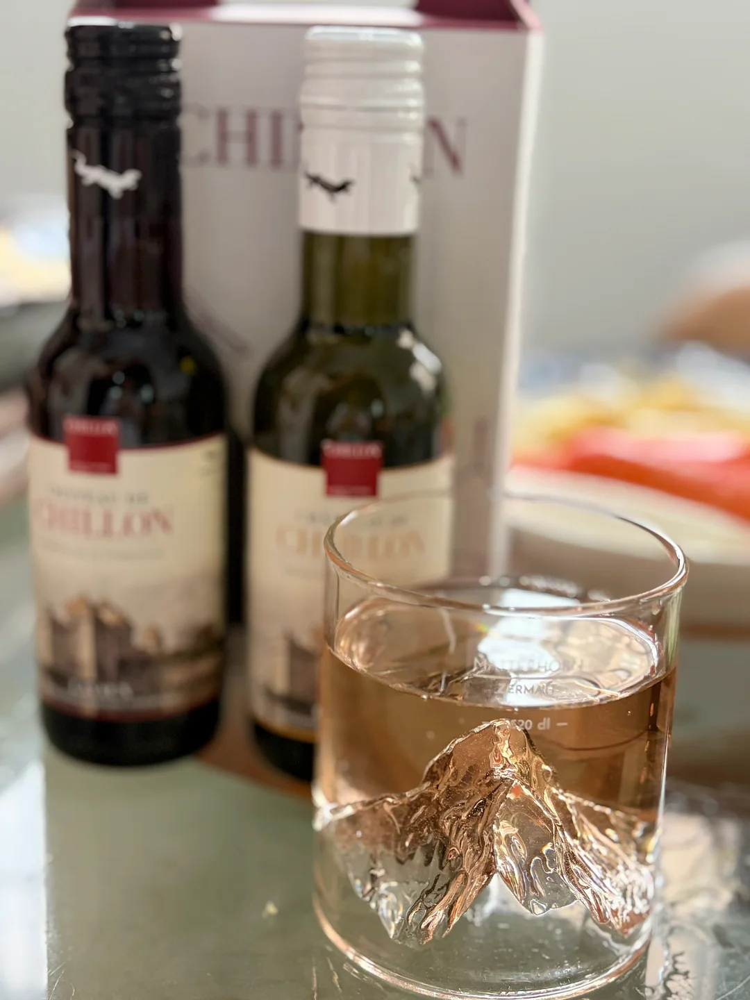 回国后，拉沃地区的后劲体现在一杯白葡萄酒