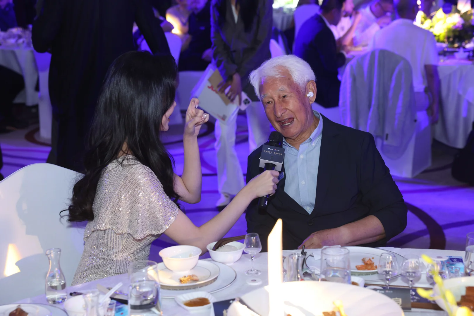 京东品酒会 喝酒交友两不误?