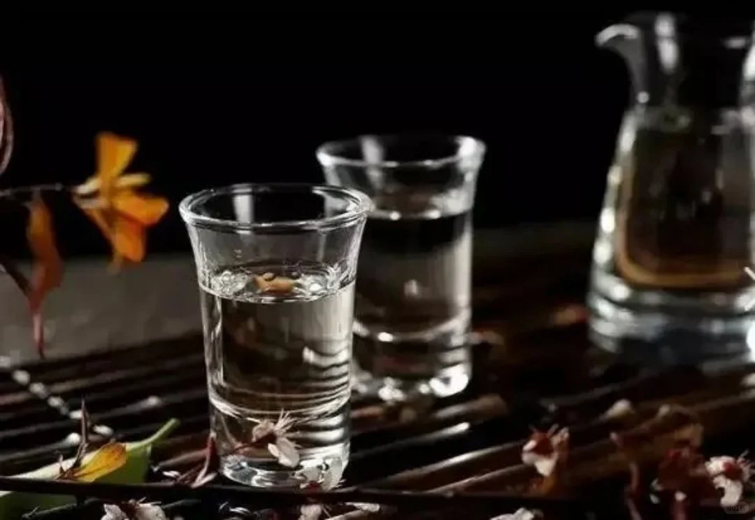 ?秋天，你该喝点酱酒了！?