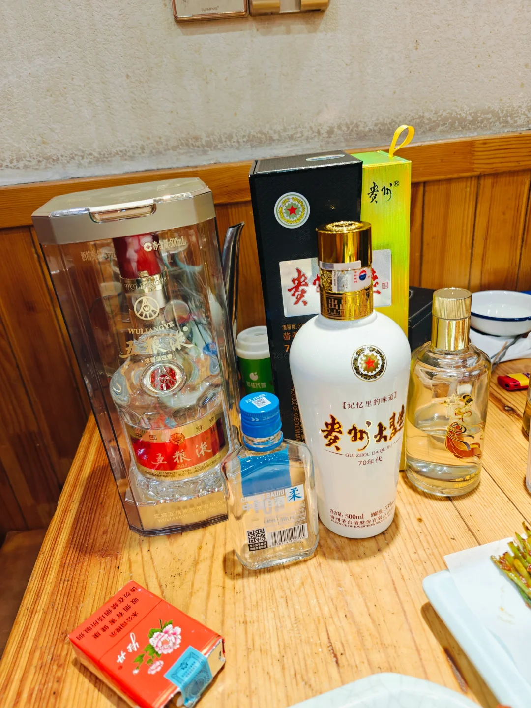 一瓶品鉴酒达了一瓶五粮液。