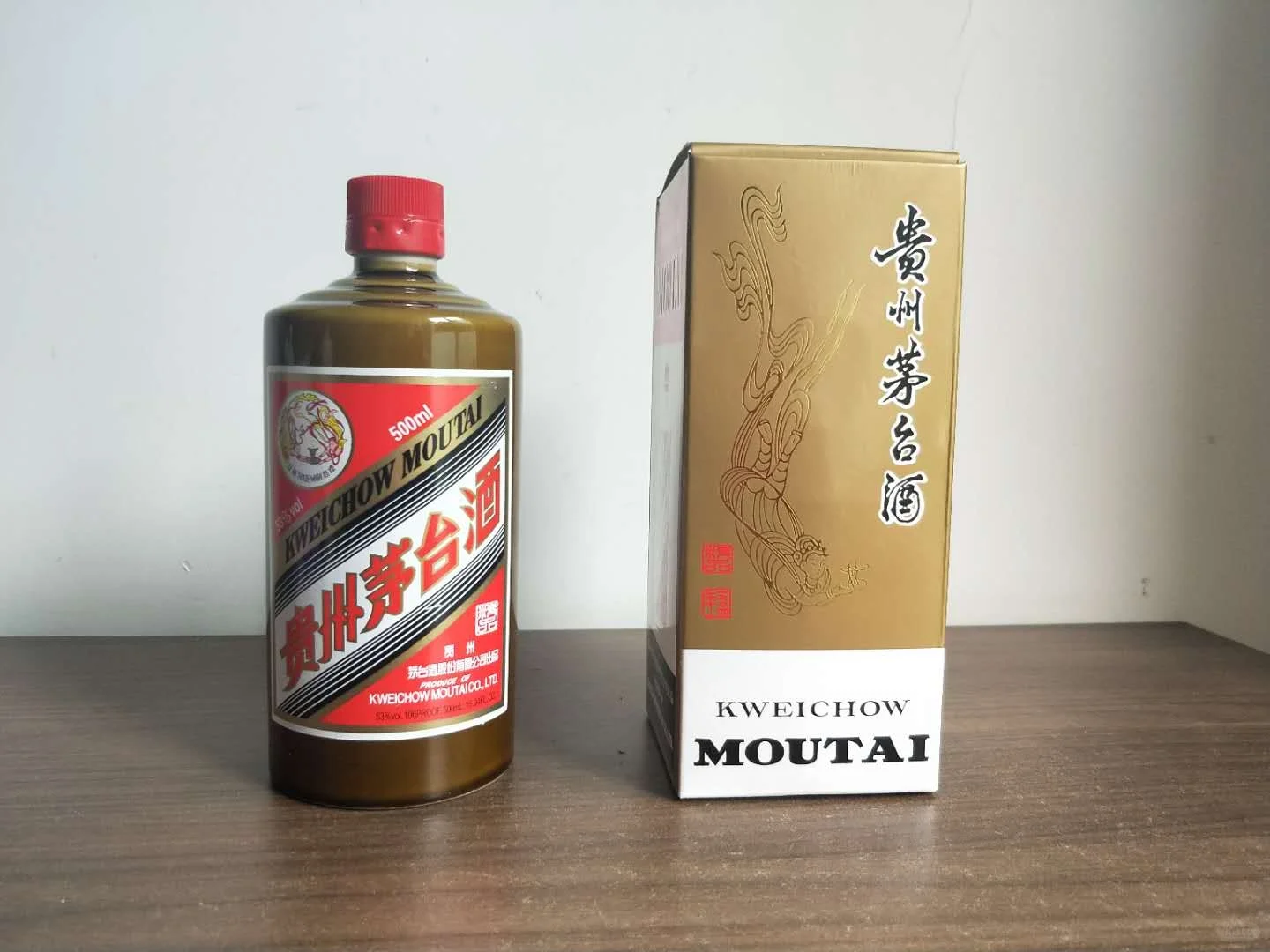 品鉴2019年精品茅台酒