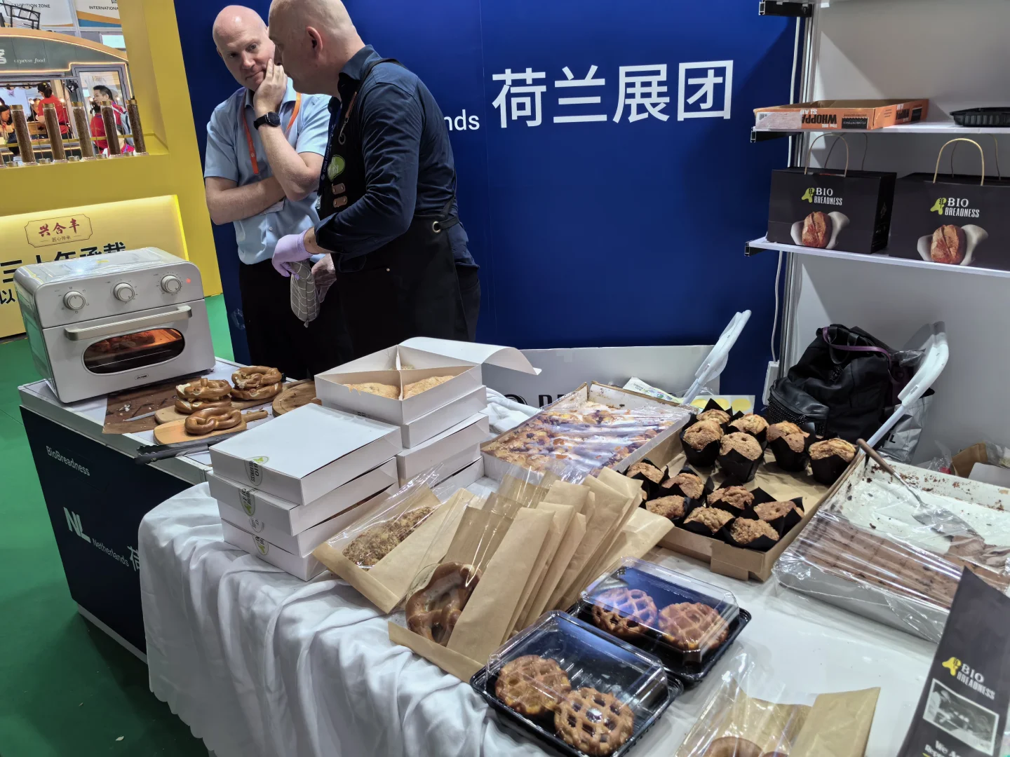 南京糖酒商品交易会偶遇吕良伟啦