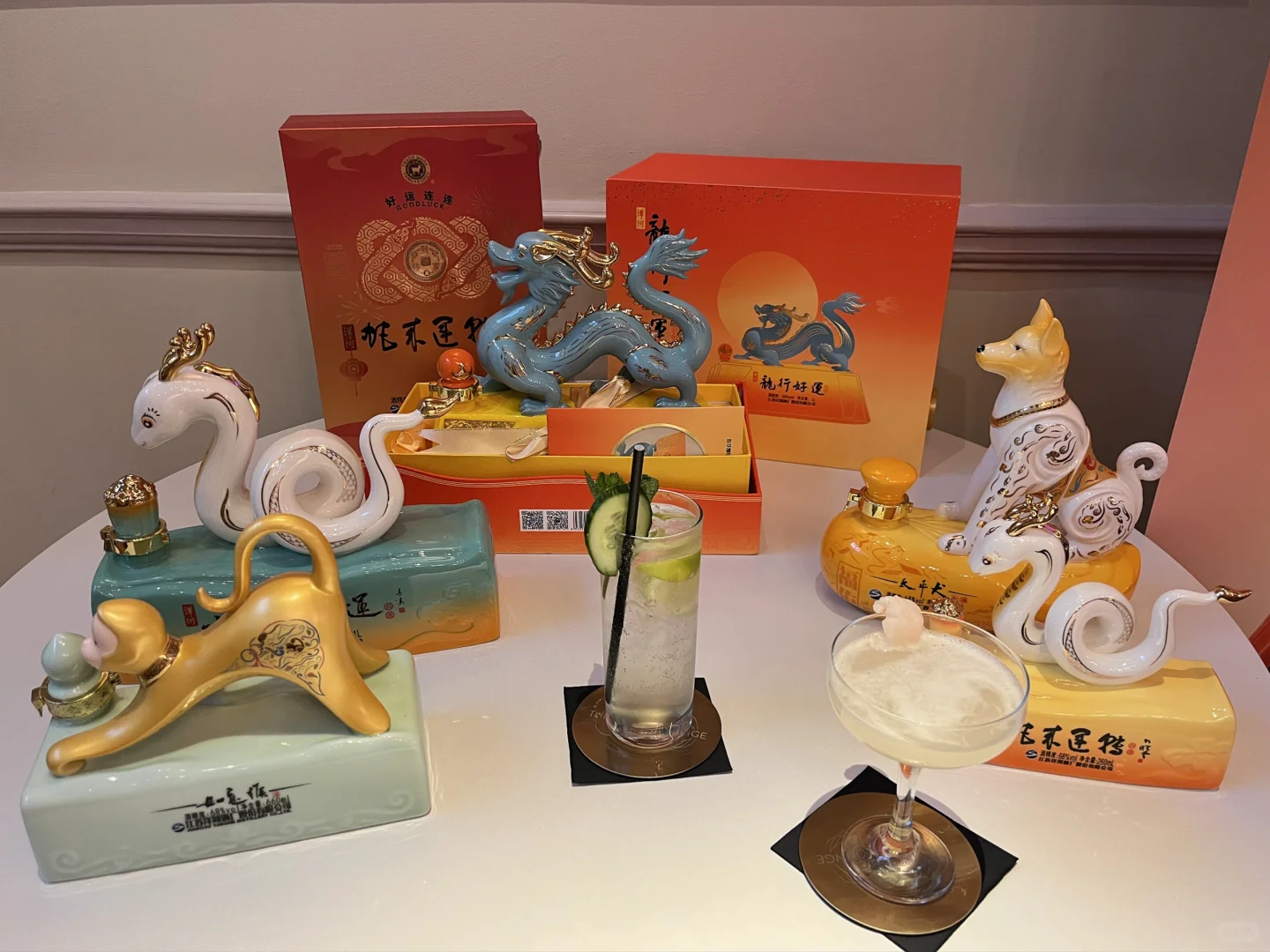 当白酒遇见伦敦 蓝到发光！