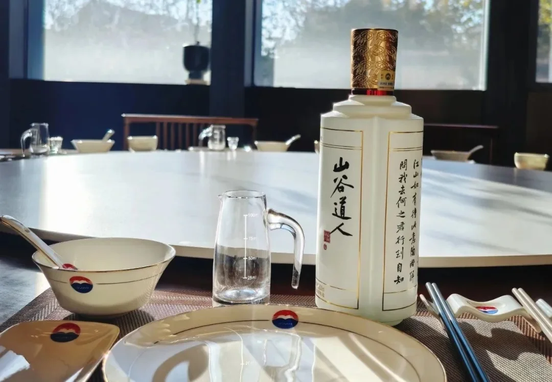 ?秋天，你该喝点酱酒了！?