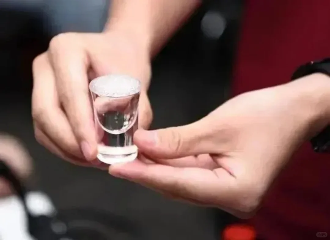 ?秋天，你该喝点酱酒了！?