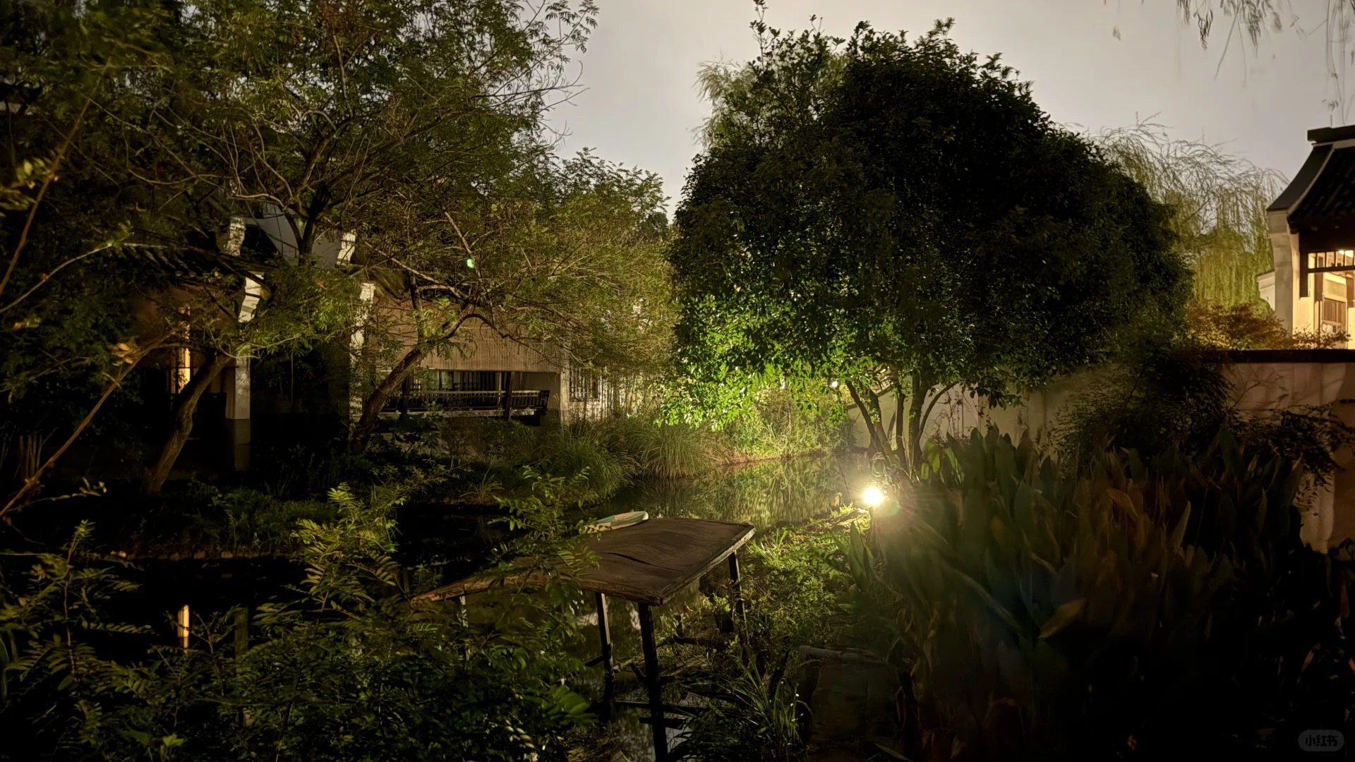 现在商务宴请也。