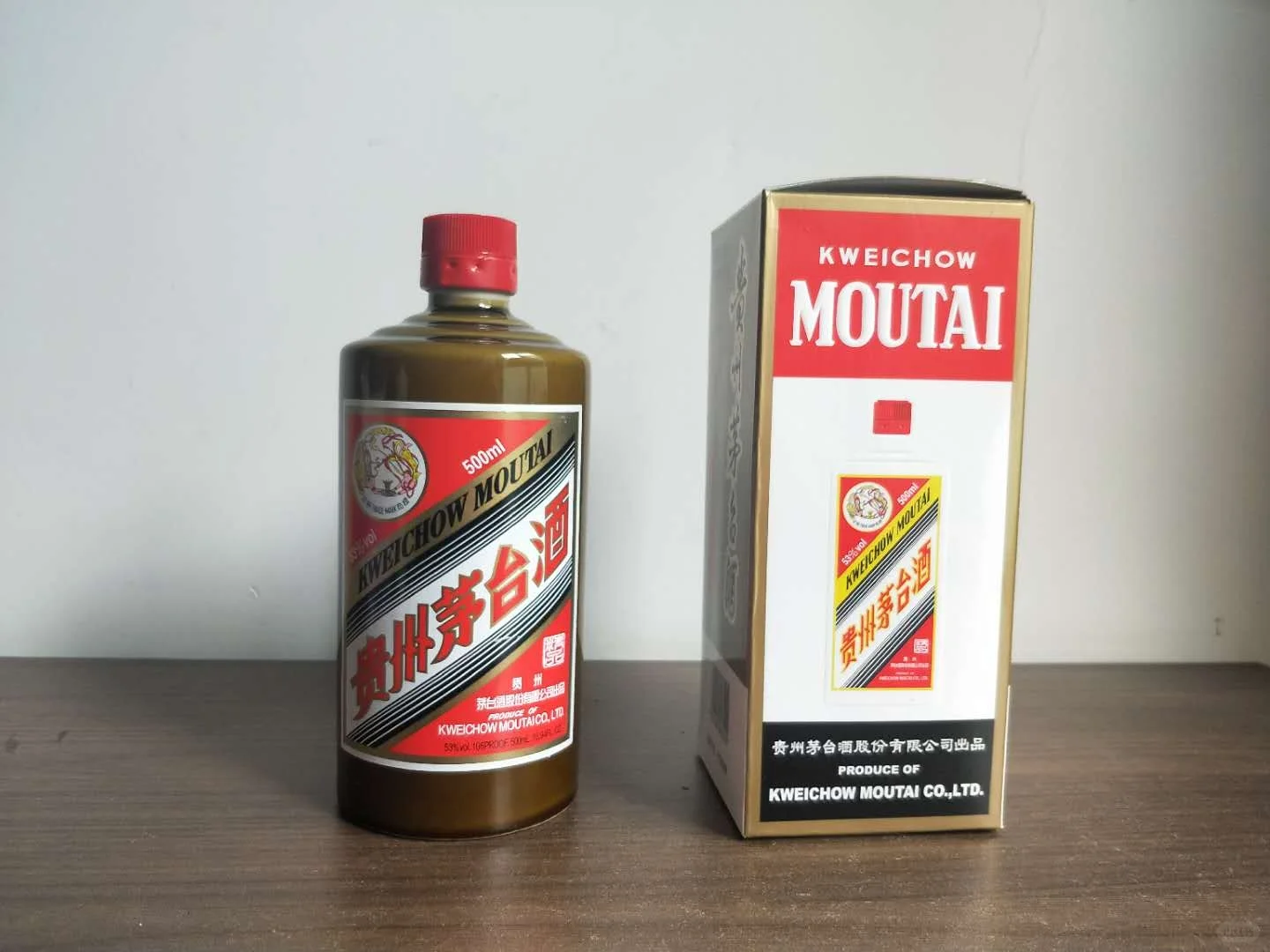 品鉴2019年精品茅台酒