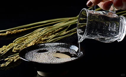 白酒小课堂：怎么判断纯粮食酒和勾兑酒？