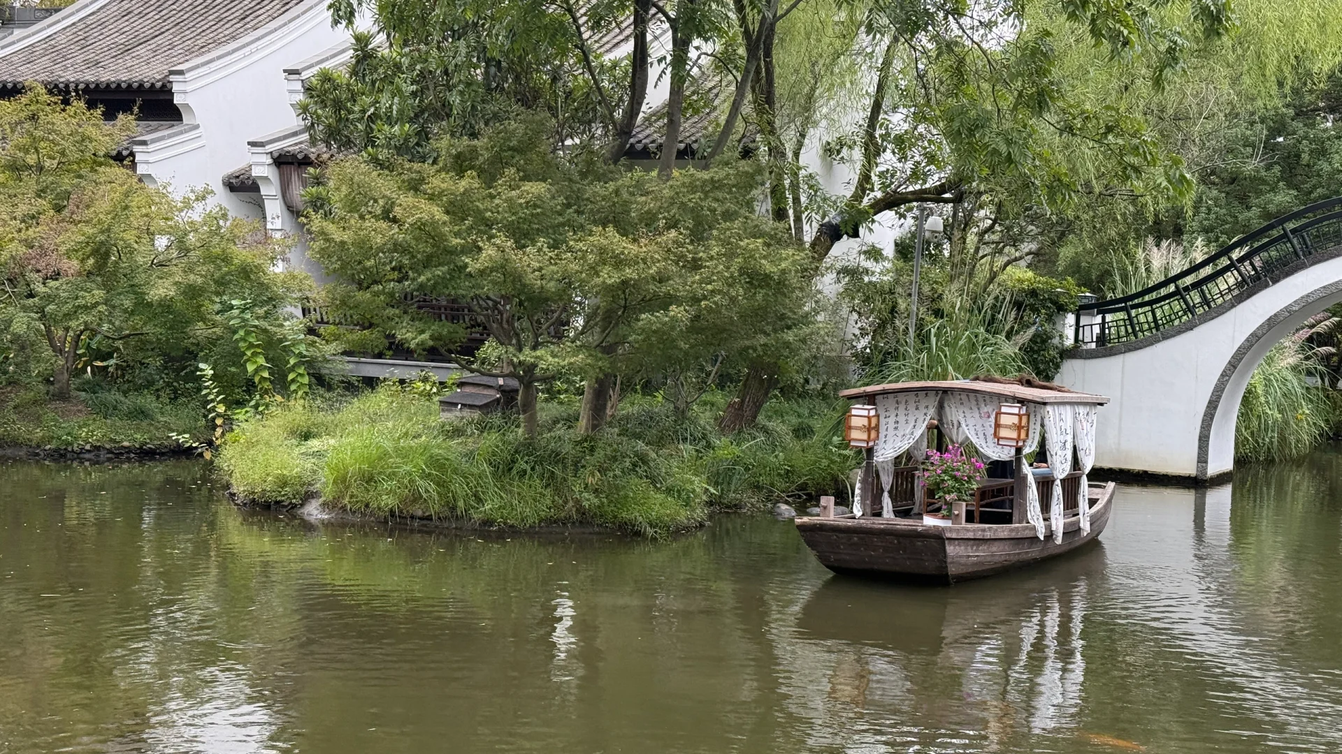现在商务宴请也。