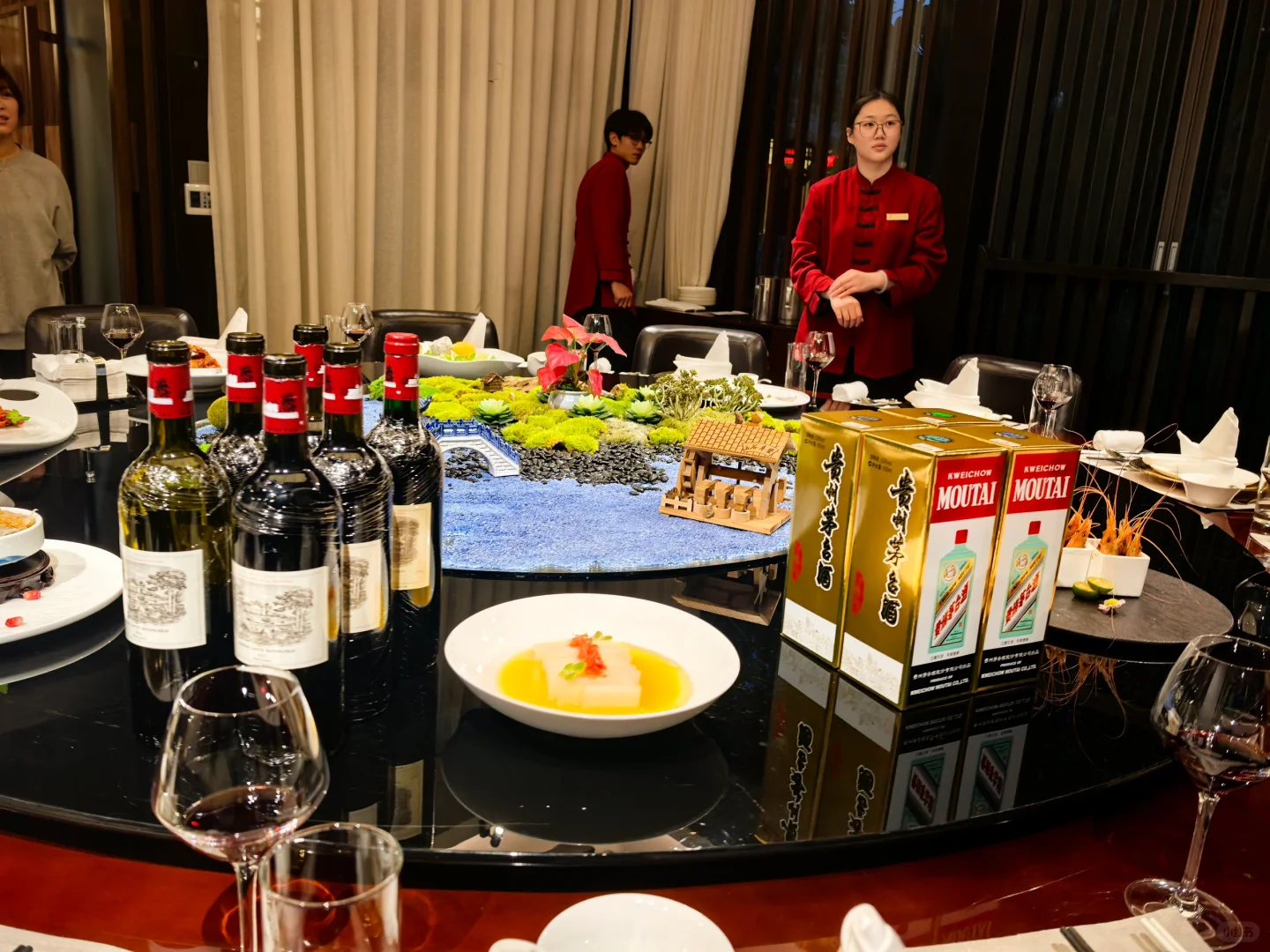 现在商务宴请也。