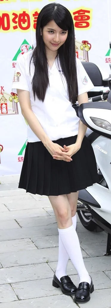 「小周慧敏」陳匡怡扮「高中女」為考生加油