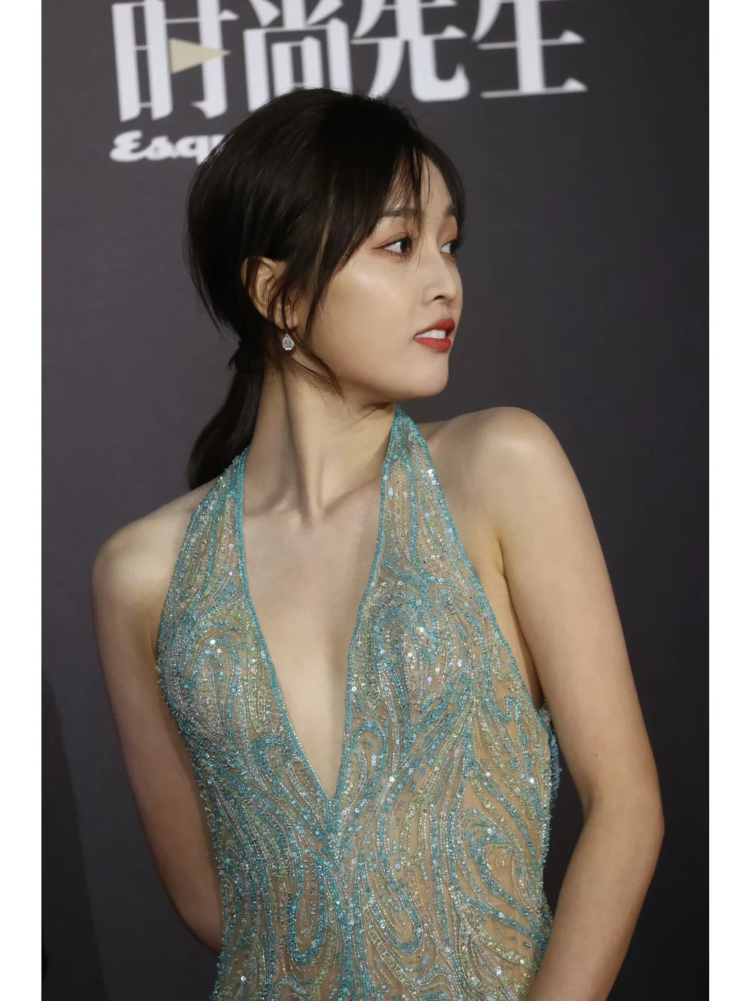 吴宣仪身穿透视装，好身材一览无余