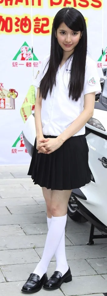 「小周慧敏」陳匡怡扮「高中女」為考生加油