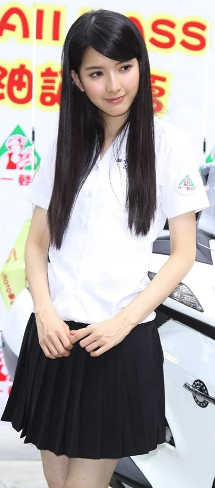 「小周慧敏」陳匡怡扮「高中女」為考生加油