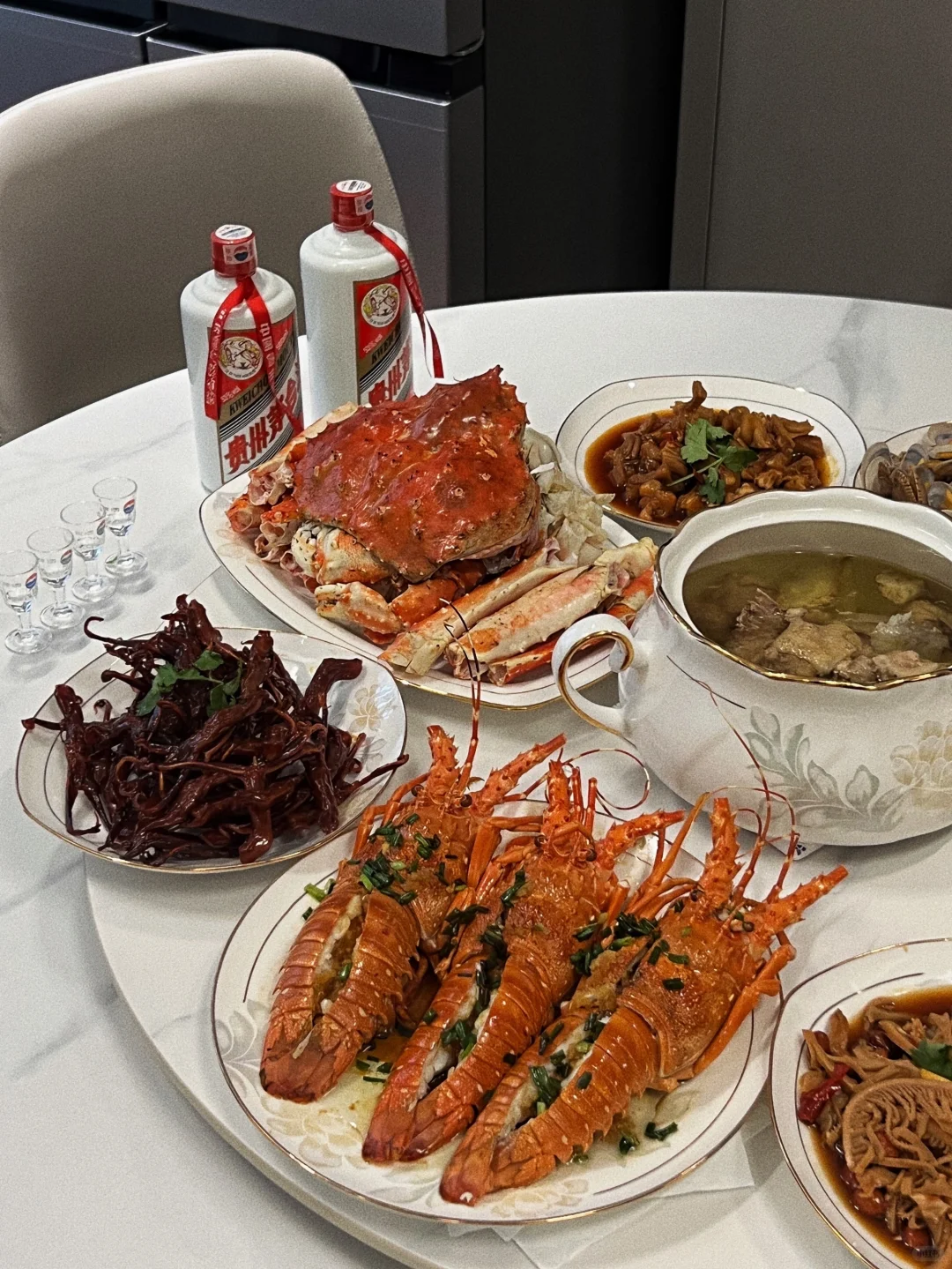 如今商务白酒越来越常见了。