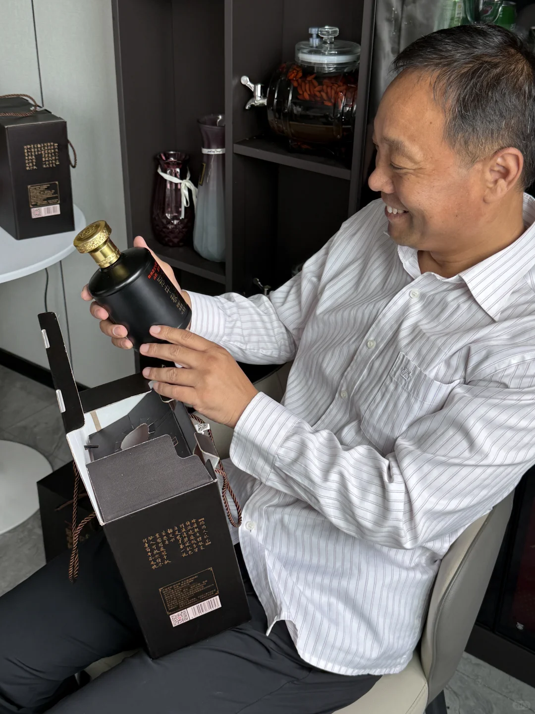 60岁老爸说:这酒喝着确实是很舒服?