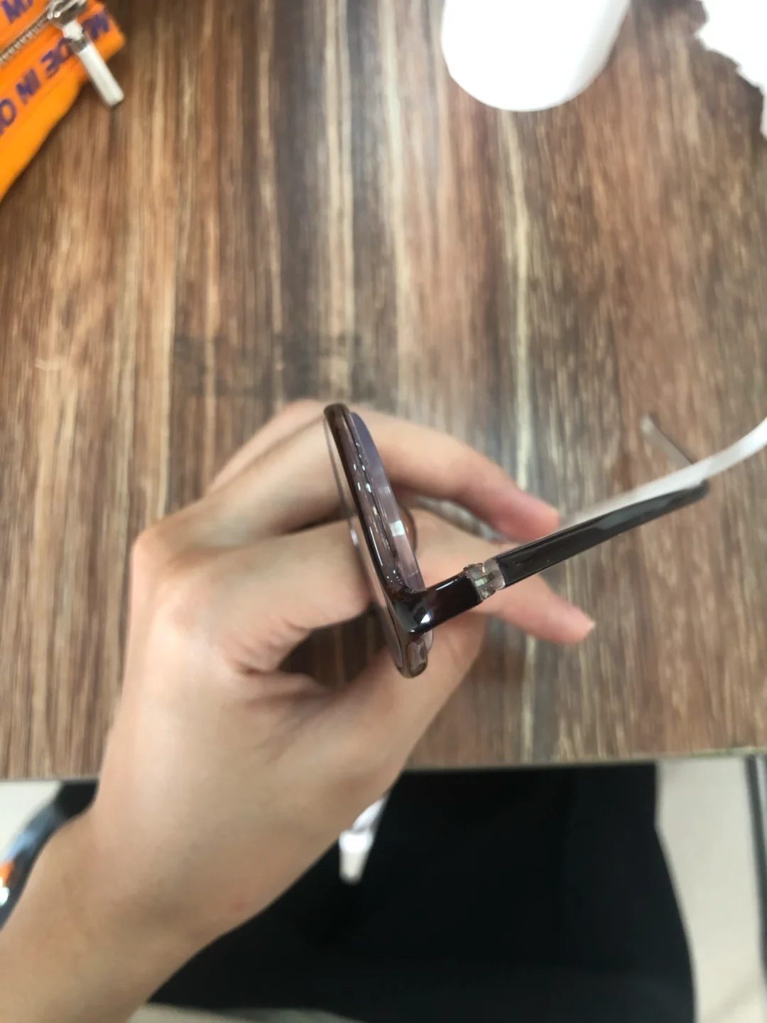 900加100散光的?有多厚？