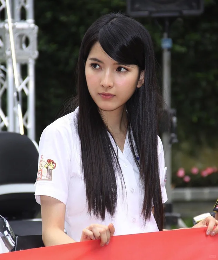 「小周慧敏」陳匡怡扮「高中女」為考生加油