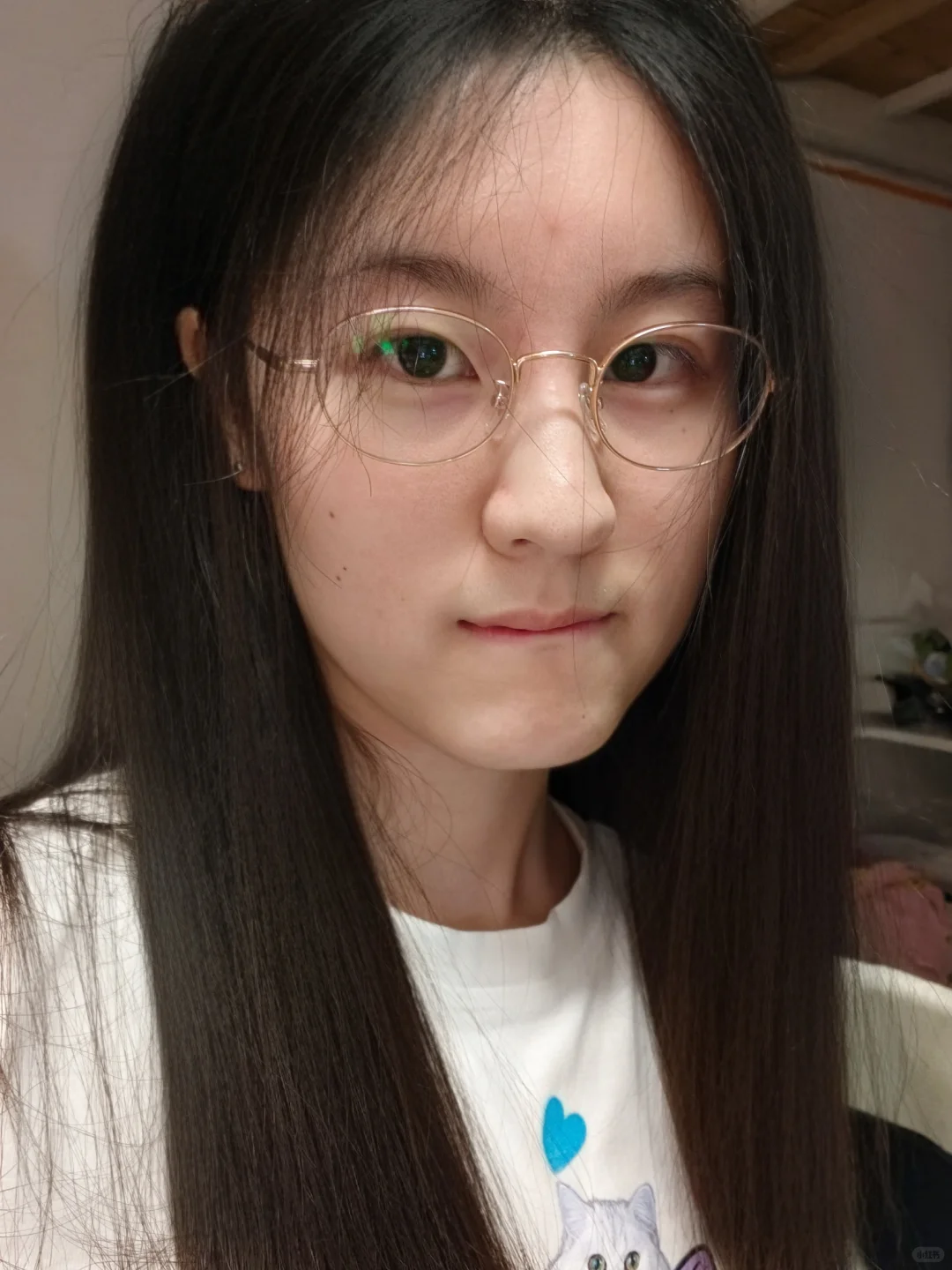 菱形脸高度数之清冷御姐感小框眼镜挑选指南