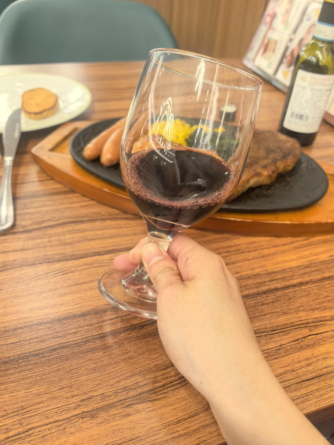 萨莉亚葡萄酒指东