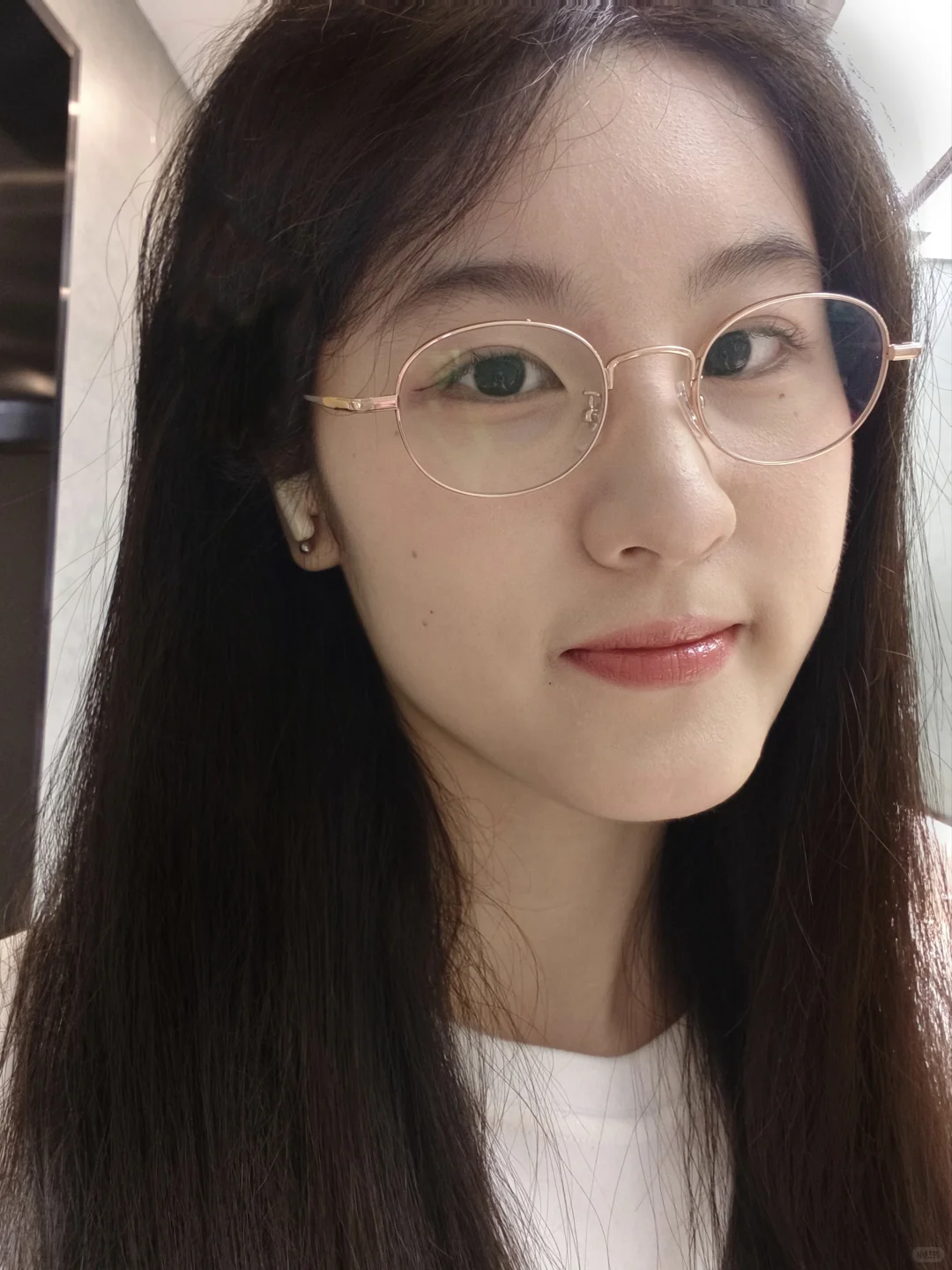 菱形脸高度数之清冷御姐感小框眼镜挑选指南