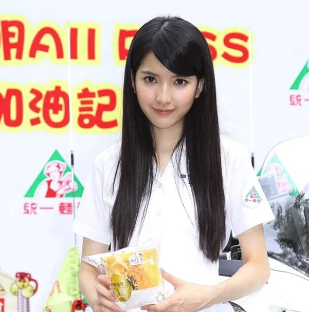 「小周慧敏」陳匡怡扮「高中女」為考生加油