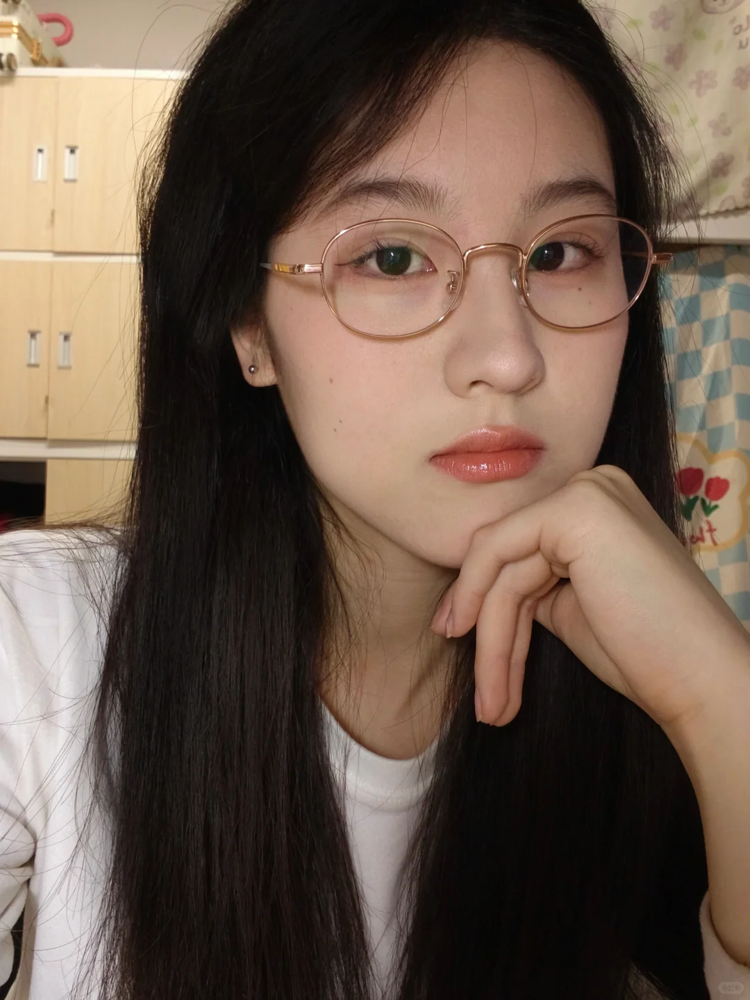 菱形脸高度数之清冷御姐感小框眼镜挑选指南