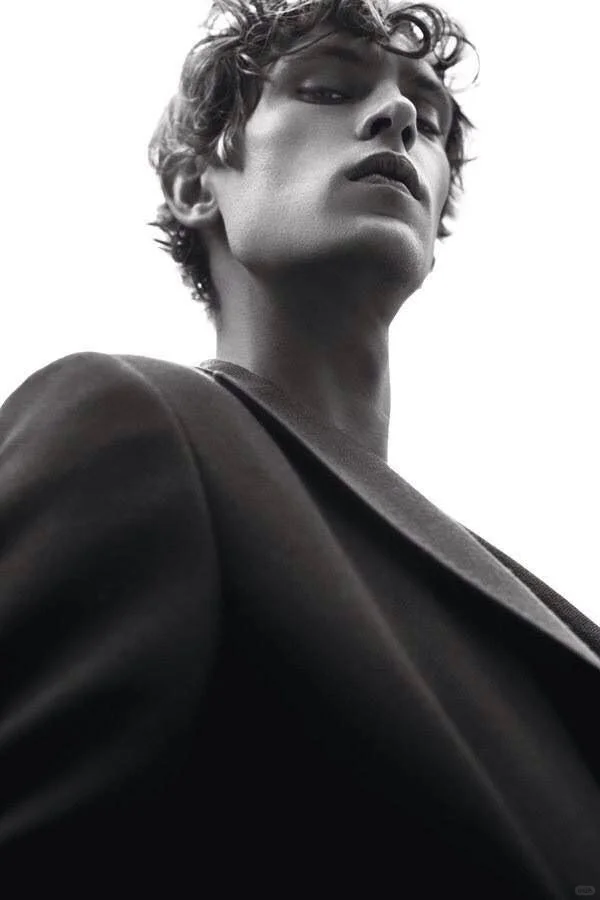 人物｜仰角·俯视姿势参考