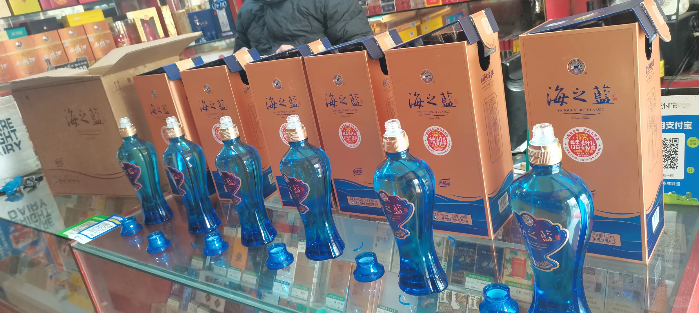 过年买什么白酒送人，白酒自己喝