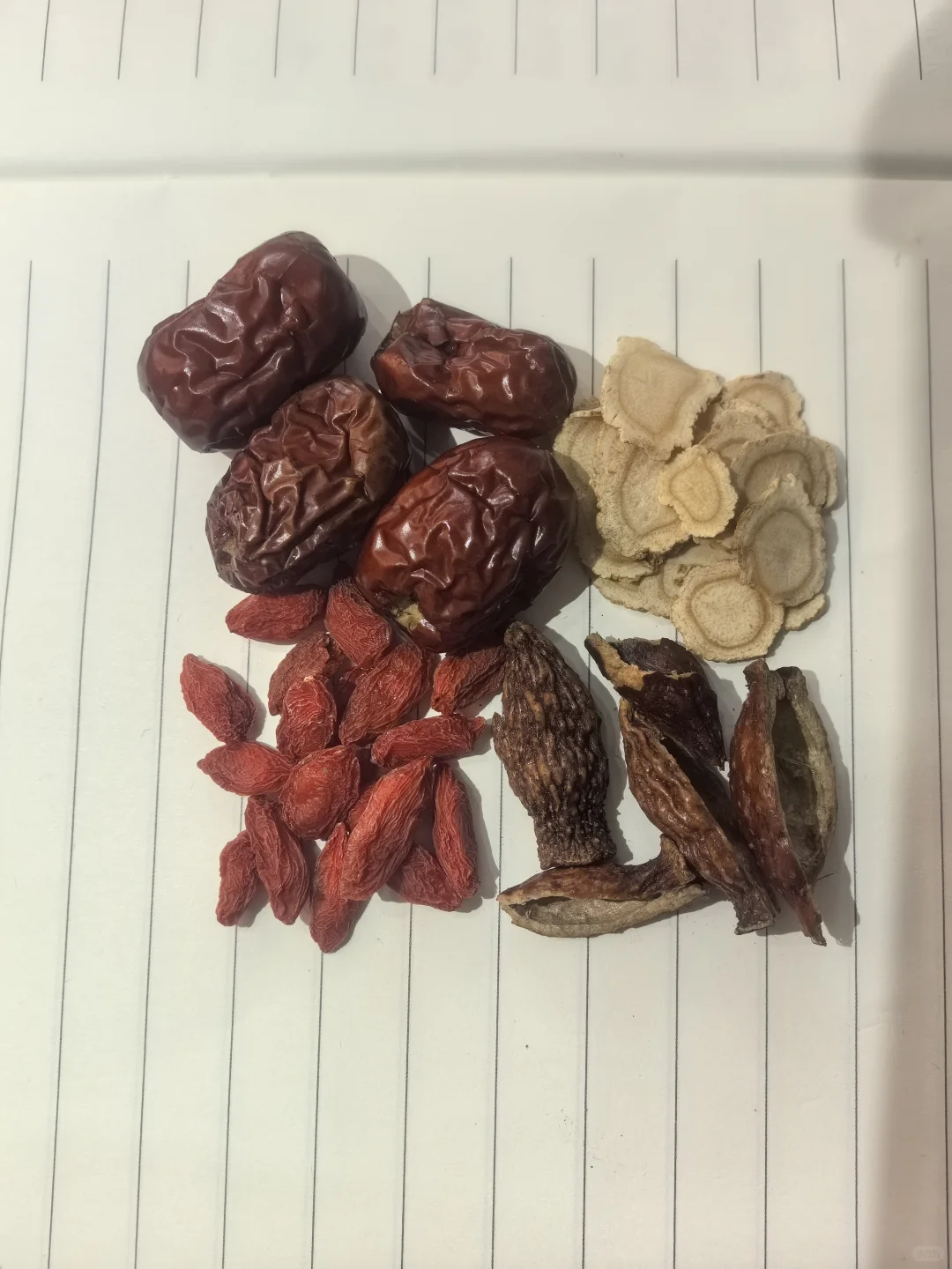 金樱子＋西洋参＋大枣＋枸杞泡酒